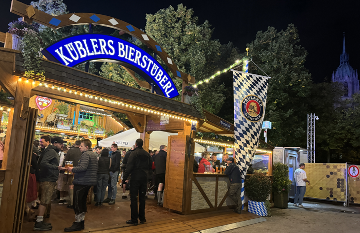 Kübler's Bierstüberl steht beim Oktoberfest 2024 in der Schaustellerstr (neues Foto folgt) (©Foto: Martin Schmitz)